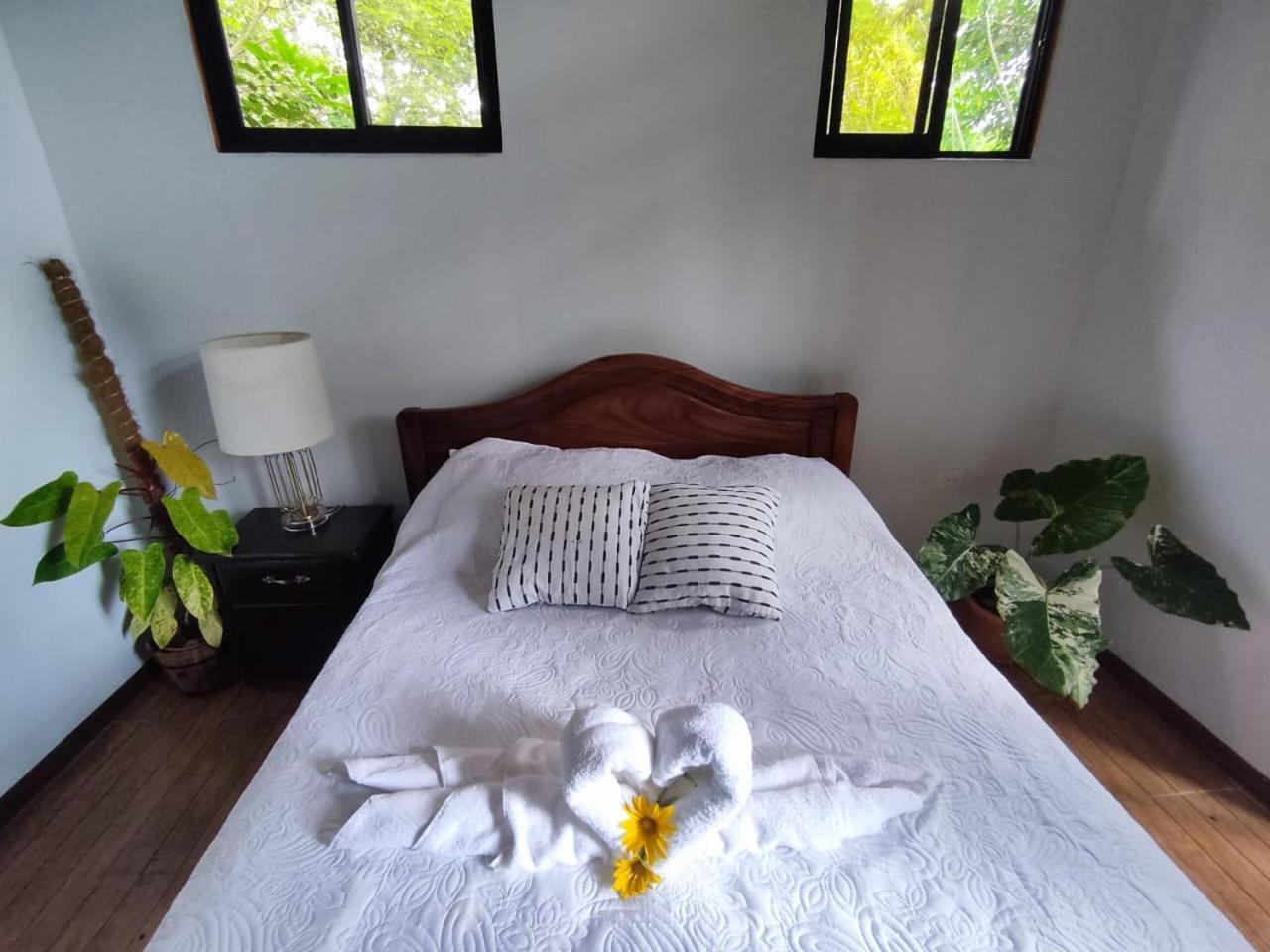 Quinta 24 De Junio Villa Guacimo  ภายนอก รูปภาพ