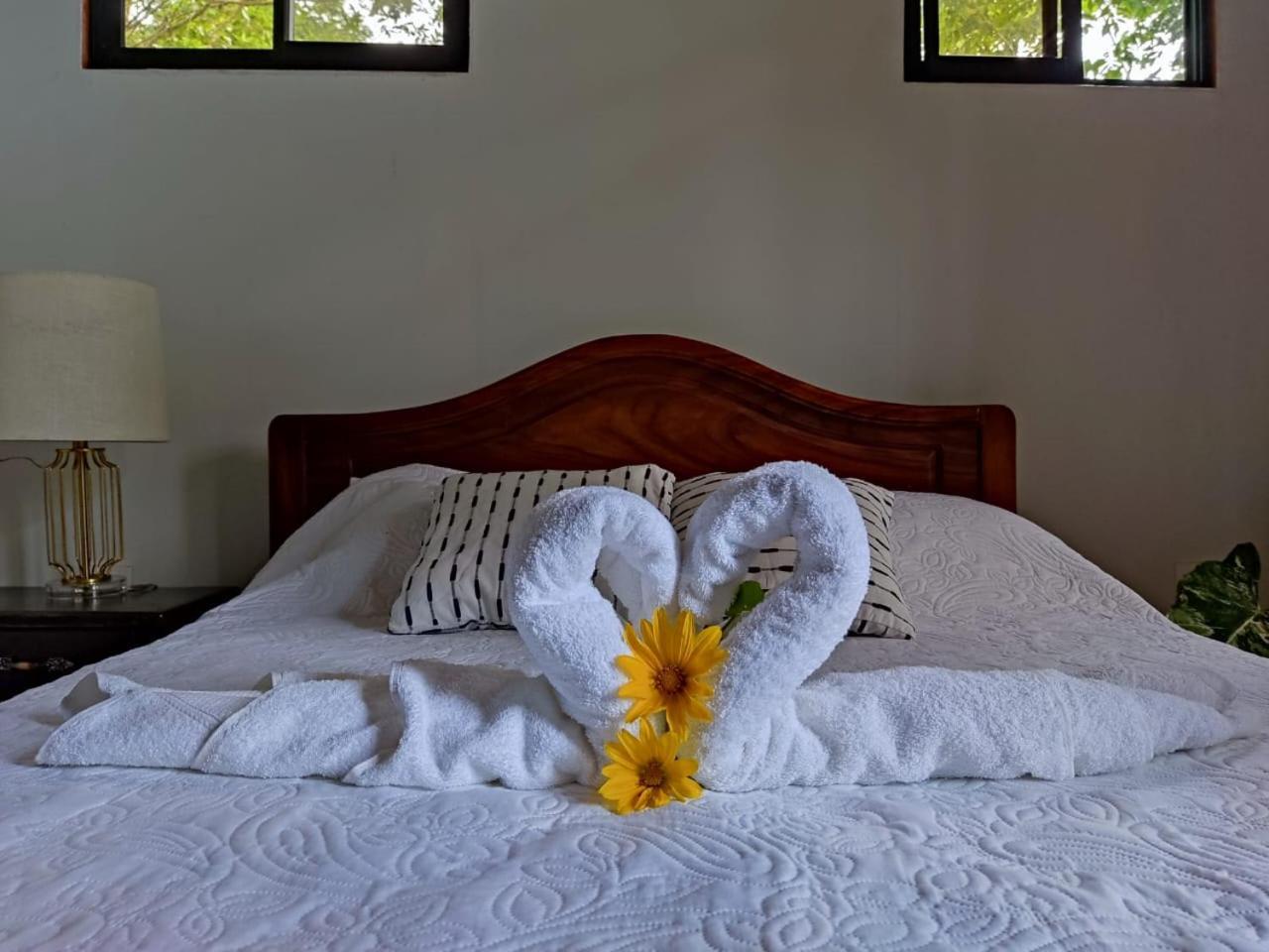 Quinta 24 De Junio Villa Guacimo  ภายนอก รูปภาพ