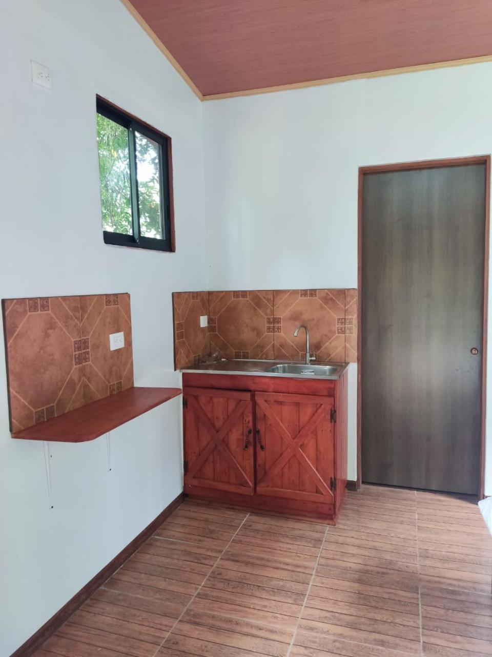 Quinta 24 De Junio Villa Guacimo  ภายนอก รูปภาพ