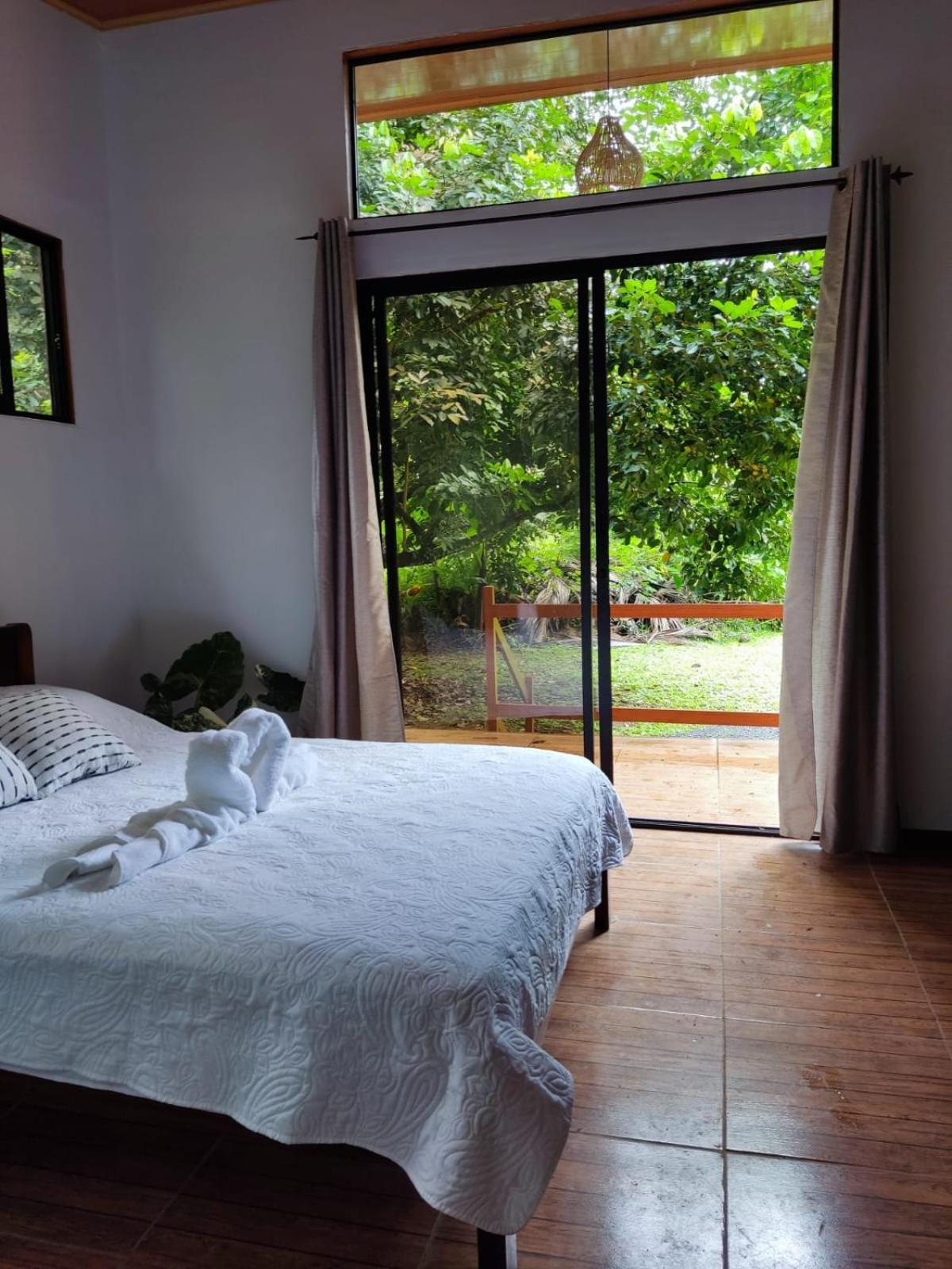 Quinta 24 De Junio Villa Guacimo  ภายนอก รูปภาพ